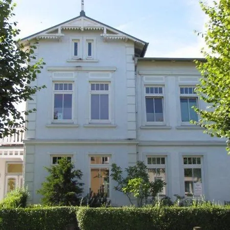 Apartment Appartementhaus Strandstrasse 16 Kuehlungsborn