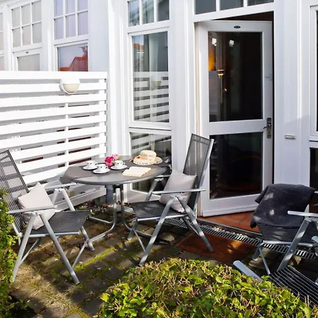 Appartementhaus Strandstrasse 16 Kuehlungsborn