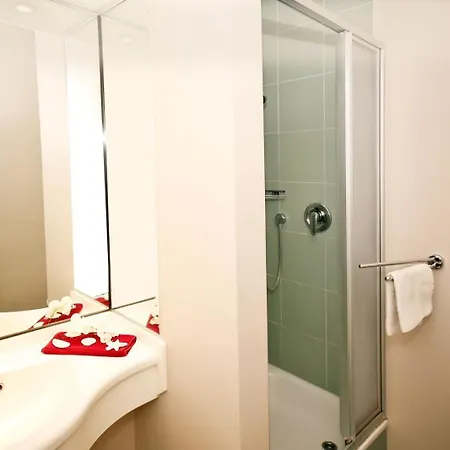 Appartementhaus Strandstrasse 16 * Kuehlungsborn