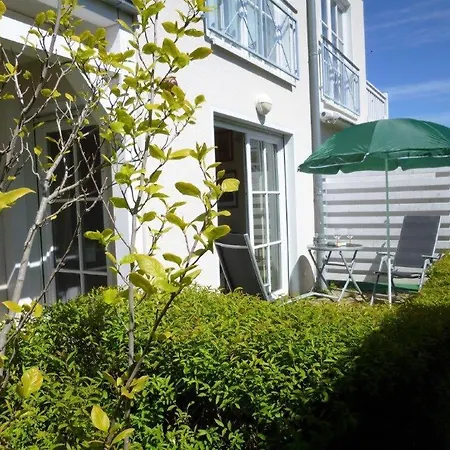 Appartementhaus Strandstrasse 16 * Kuehlungsborn